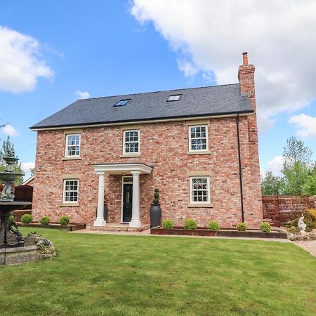 Moor End Manor Poulton-le-Fylde Exterior foto